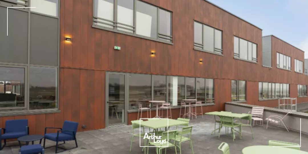 Location de bureaux neufs et flexibles à Villeneuve d'Ascq - Espaces modernes avec services et terrasses