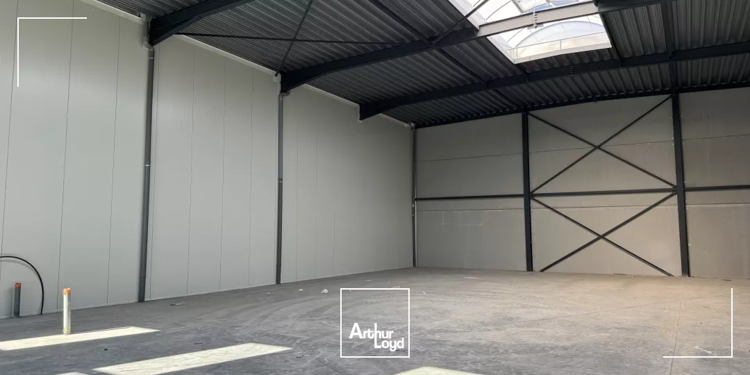 À louer - Parc d'activités neuf avec showroom, entrepôt et bureaux - Axe principal de Seclin - Site sécurisé