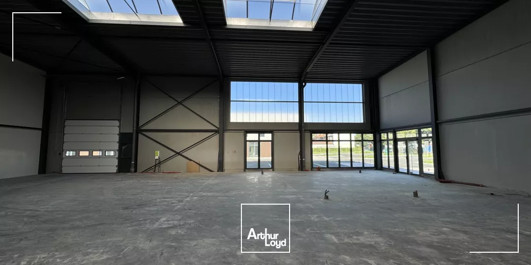 À louer - Parc d'activités neuf avec showroom, entrepôt et bureaux - Axe principal de Seclin - Site sécurisé