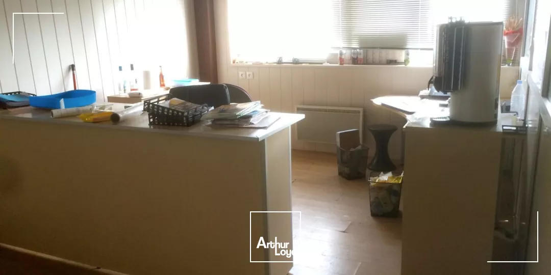 ENTREPOT INDEPENDANT AVEC STOCKAGE EXTERIEUR 