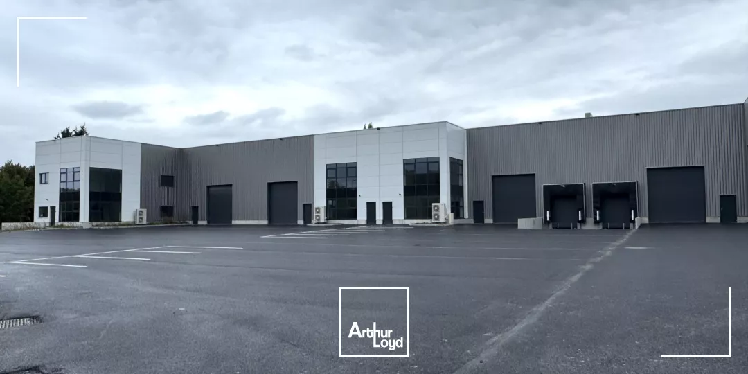 ENTREPOT LOGISTIQUE à LOUER ZI BONDUES secteur Ravennes les Francs proche TOURCOING entrepot / local d'activité / bureaux disponible à la location site privatif emplacement de quali...