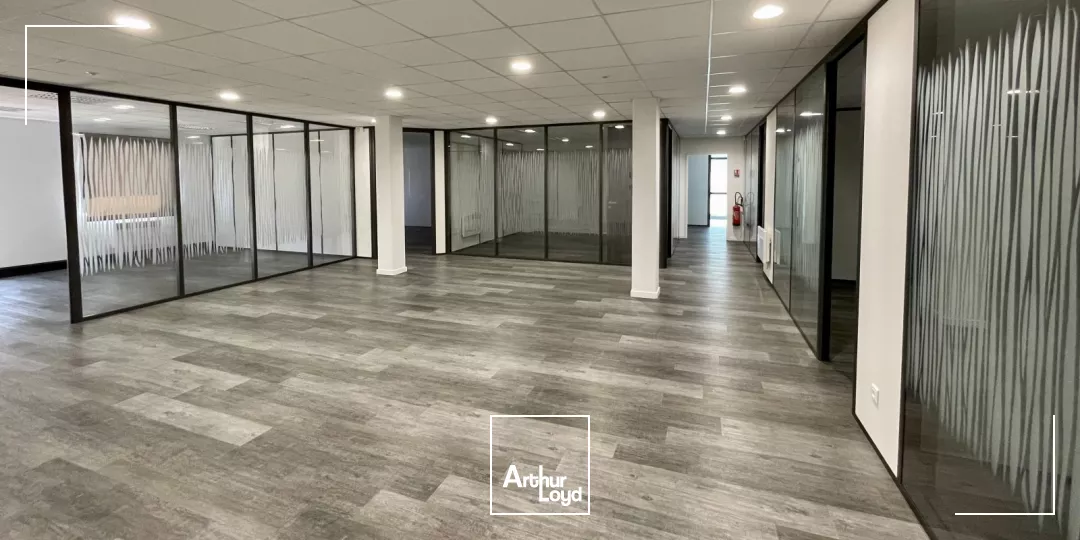 À LOUER - BUREAUX EN TRÈS BON ÉTAT AU SEIN D'UN PARC TERTIAIRE