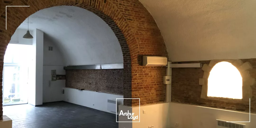 A vendre locaux en RDC dans le Vieux-Lille, Avenue du Peuple Belge. 