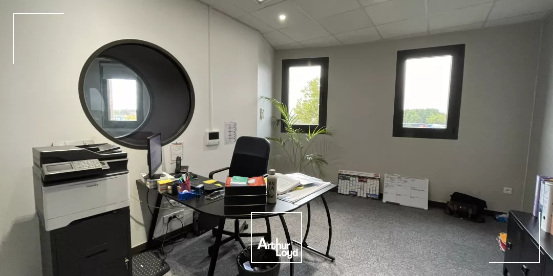 ENTREPOT ET BUREAUX A LOUER AVEC ACCES AUTOROUTE - LENS 