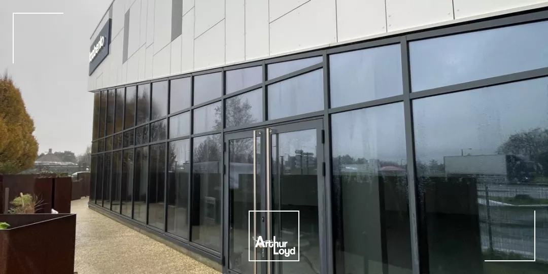 Emplacement à louer secteur dynamique du CRT de Lesquin. Idéal restauration. 