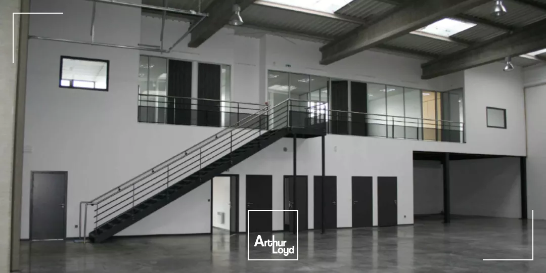 A louer, Entrepôts + bureaux neufs, Saint André Lez Lille 