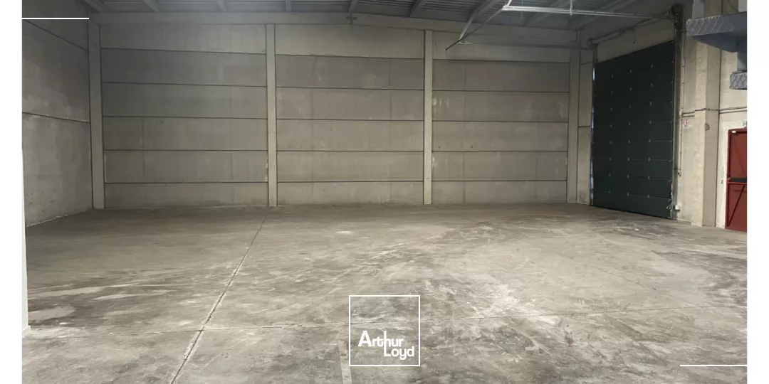 Proche de la Pilaterie, entrepôt de 430 m2 disponible à la location