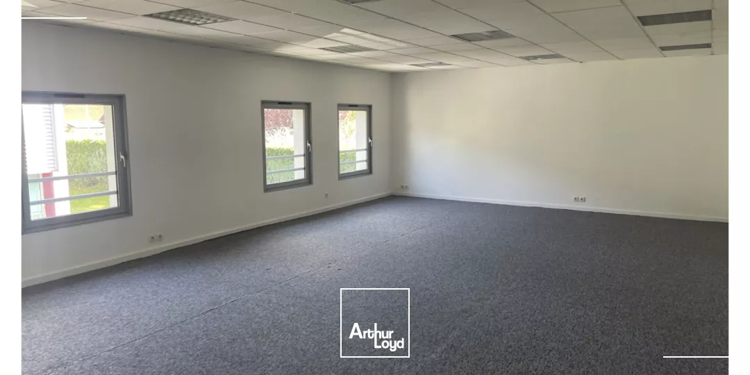 Proche de la Pilaterie, entrepôt de 430 m2 disponible à la location