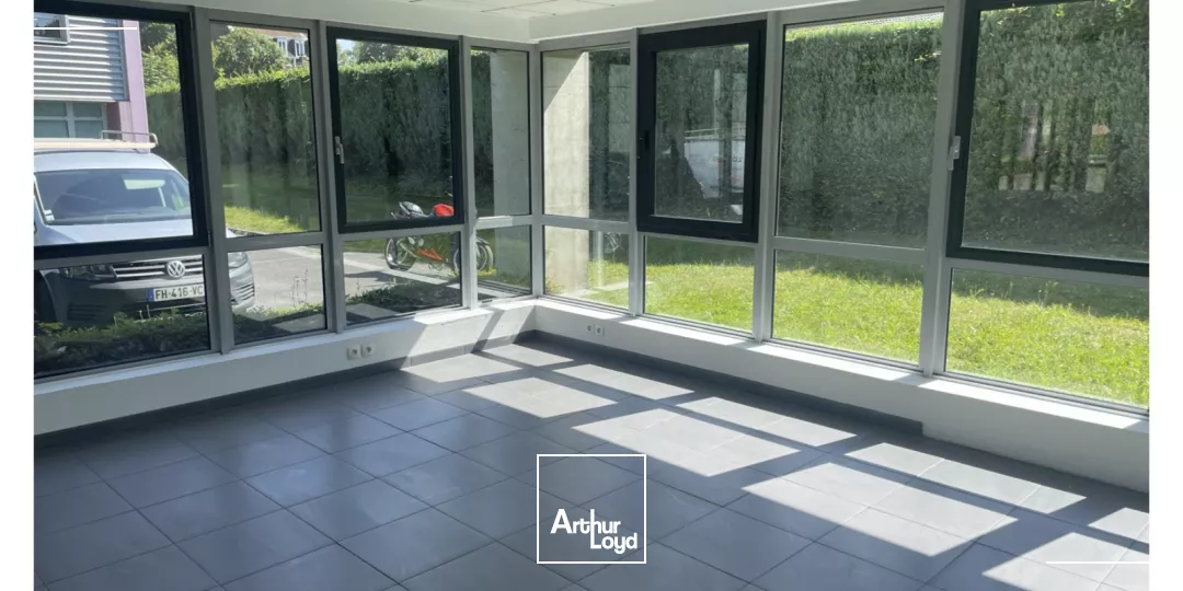 Proche de la Pilaterie, entrepôt de 430 m2 disponible à la location