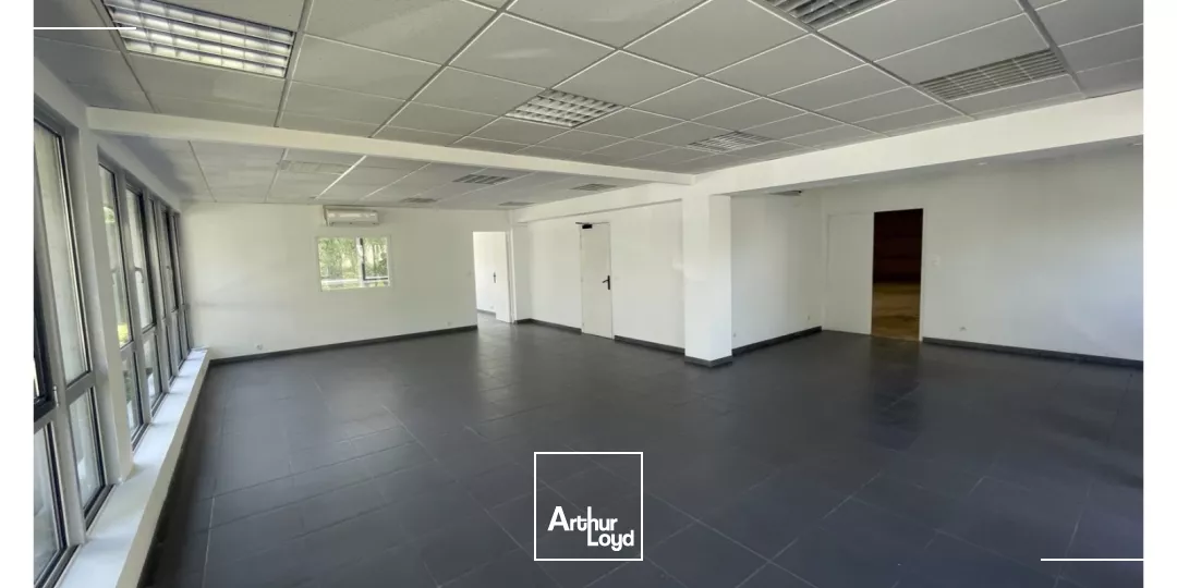 Proche de la Pilaterie, entrepôt de 430 m2 disponible à la location