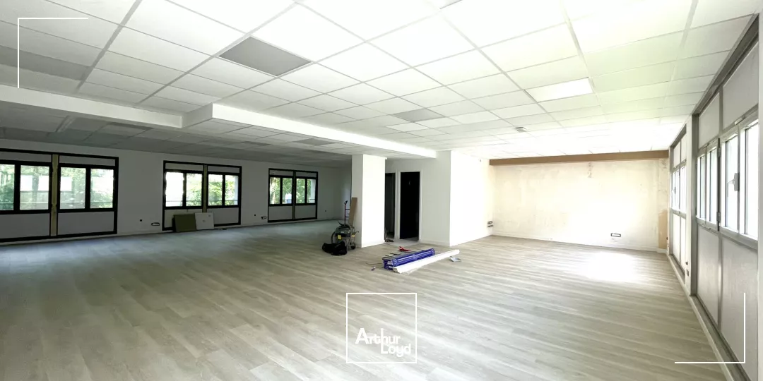 Bureaux Rénovés 265 m² Centre-Ville de Lille - Vue Quai du Wault, Parkings Privatifs