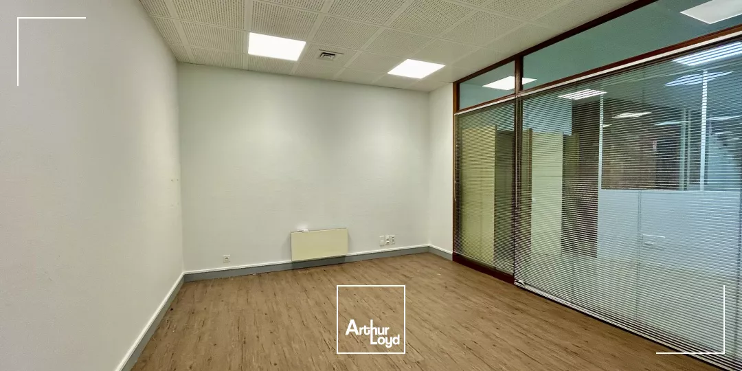 Bureaux à vendre Lomme - 230 m² lumineux avec visibilité exceptionnelle et patio privatif