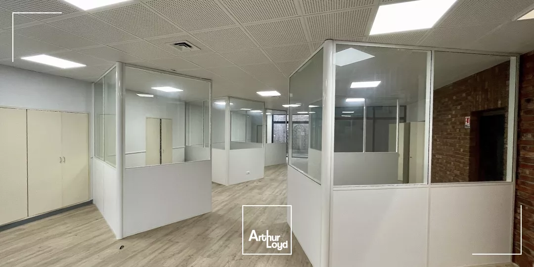 Bureaux à vendre Lomme - 230 m² lumineux avec visibilité exceptionnelle et patio privatif