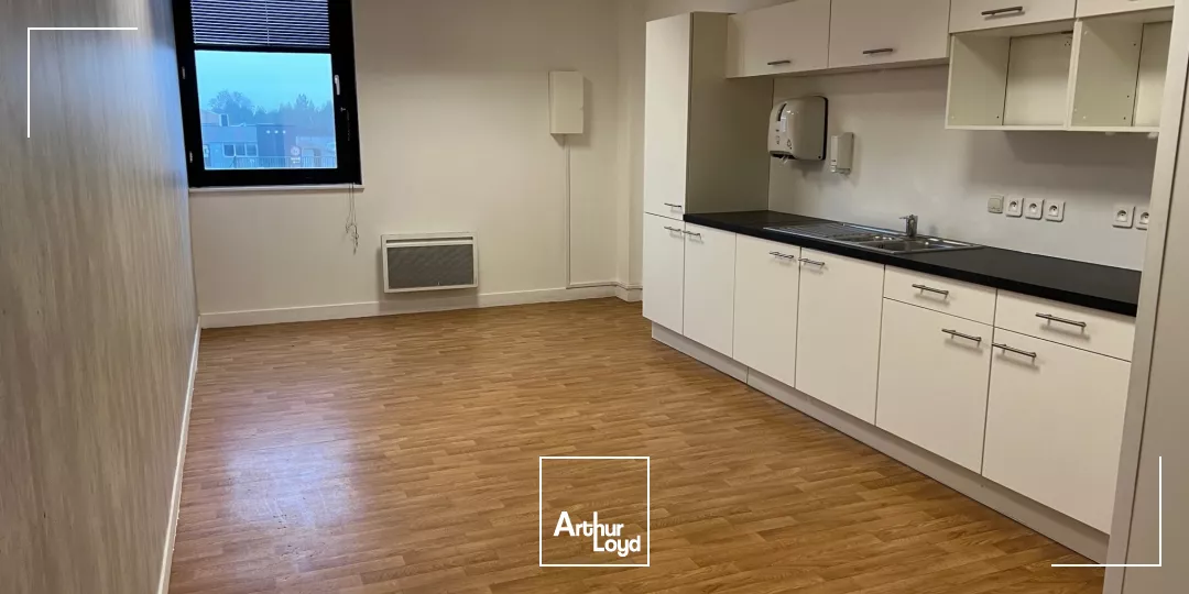 A louer bâtiment + surface extérieure, CRT