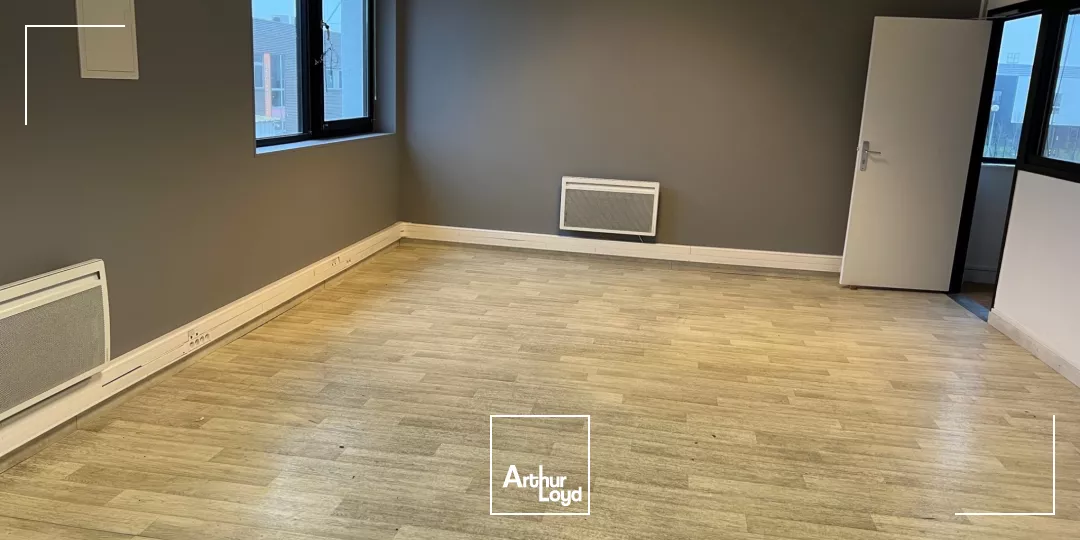 A louer bâtiment + surface extérieure, CRT