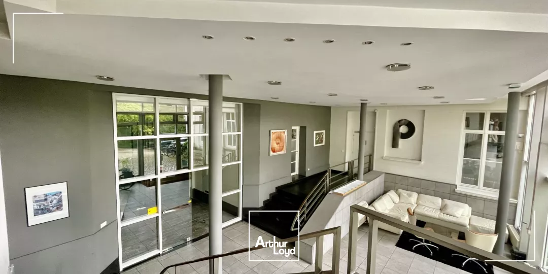 Hôtel Particulier dans le Vieux Lille - Bureaux Lumineux avec vue sur la Treille. Deux surfaces disponibles avec parkings. 