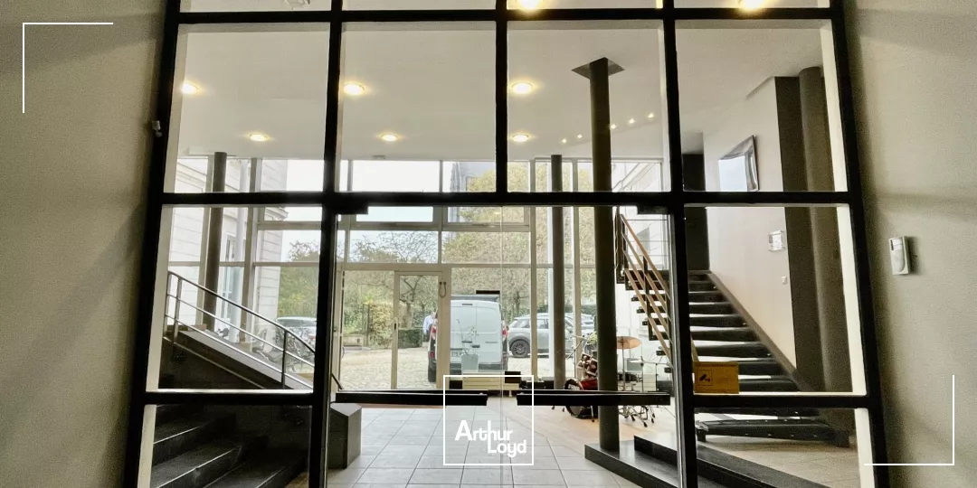 Hôtel Particulier dans le Vieux Lille - Bureaux Lumineux avec vue sur la Treille. Deux surfaces disponibles avec parkings. 