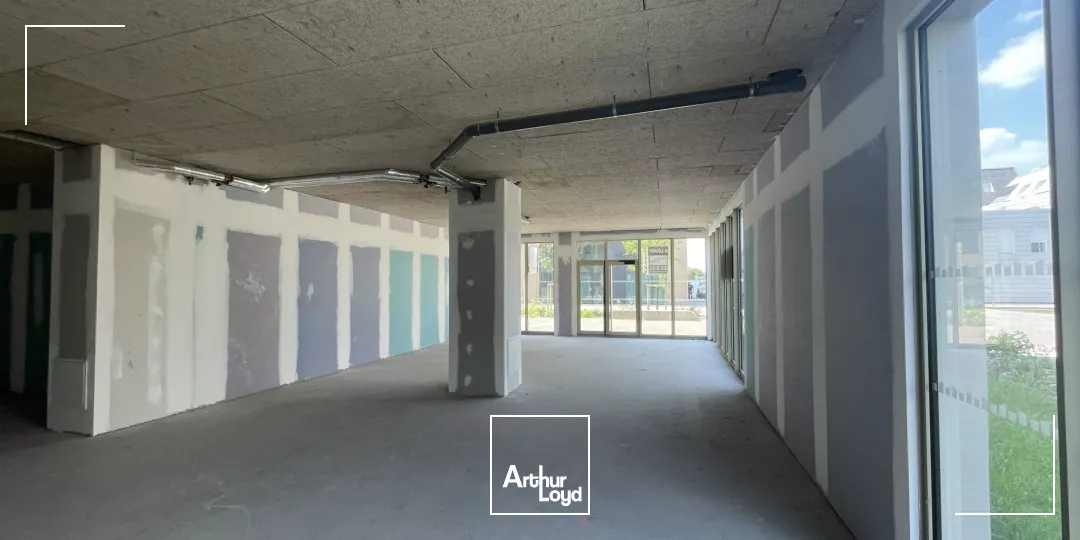 Rez-de-chaussée commercial à Louer de environ 132 m2 - Secteur Villeneuve d'Ascq. 