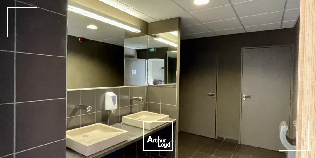 Surface 393 m2 à Louer - Proche du Tramway -Grands Boulevards 