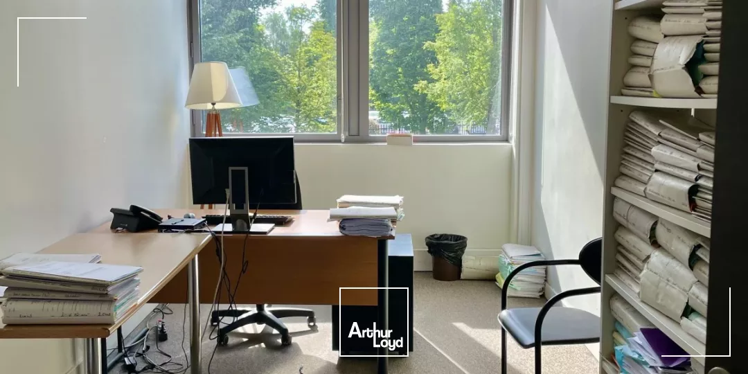 Surface 393 m2 à Louer - Proche du Tramway -Grands Boulevards 