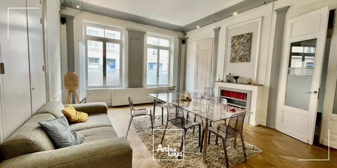 Emplacement idéal pour la vente de ses bureaux au coeur du Vieux Lille, à proximité de l'Avenue du Peuple Belge, du boulevard Carnot, de la rue de Gand et de ses restaurants, du Centre ...