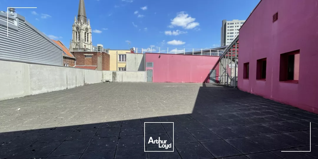 Bureaux de 178 m2 à louer à Tourcoing centre avec terrasse privative.