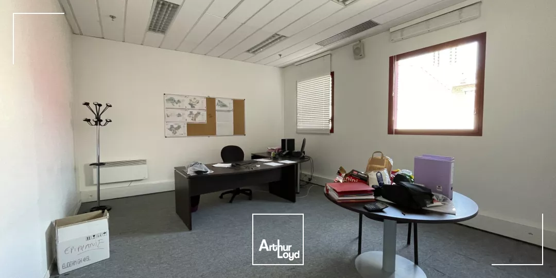 Bureaux de 178 m2 à louer à Tourcoing centre avec terrasse privative.