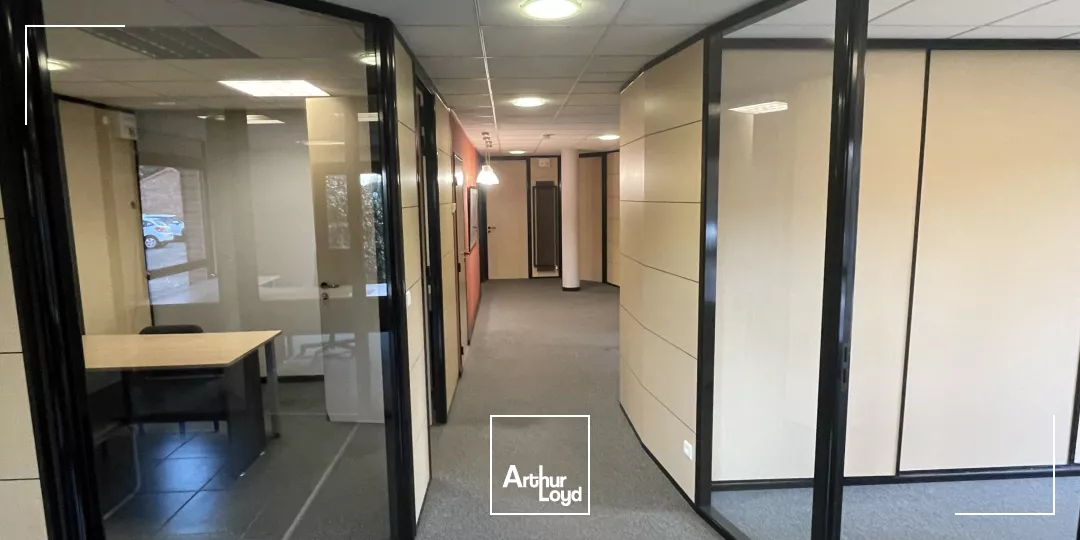 Entrepôt & Bureaux à Louer Wambrechies - Parkings