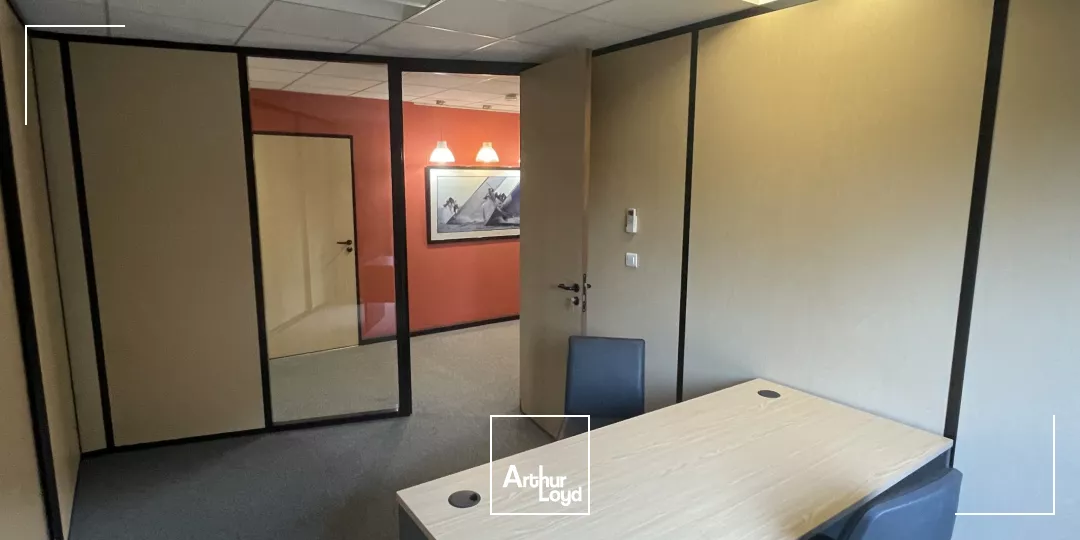 Entrepôt & Bureaux à Louer Wambrechies - Parkings