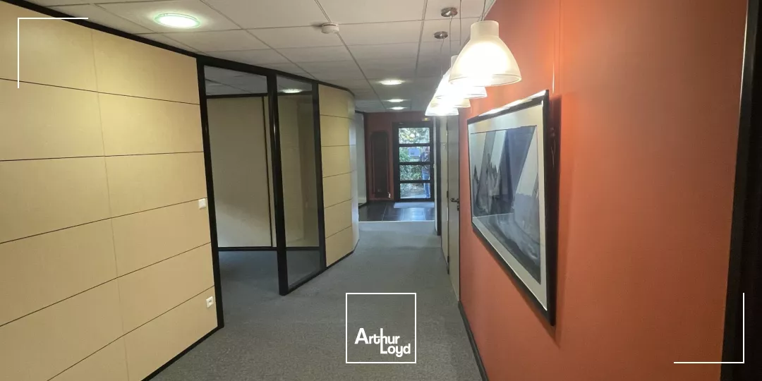 Entrepôt & Bureaux à Louer Wambrechies - Parkings