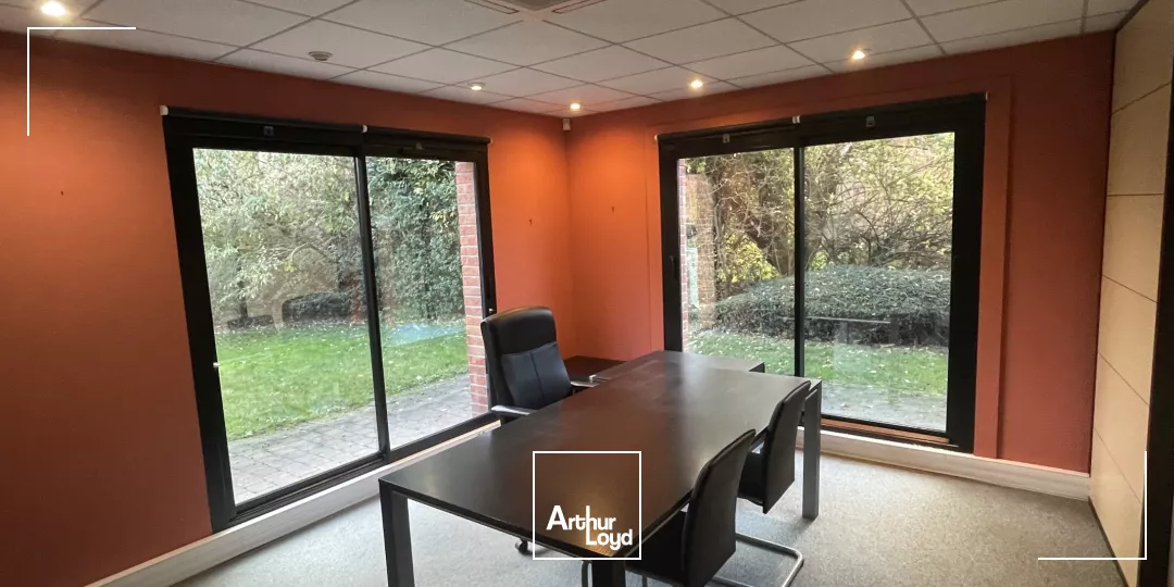 Entrepôt & Bureaux à Louer Wambrechies - Parkings