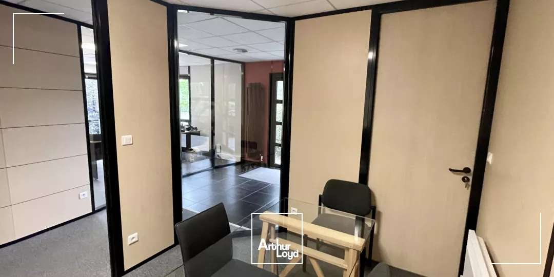 Entrepôt & Bureaux à Louer Wambrechies - Parkings