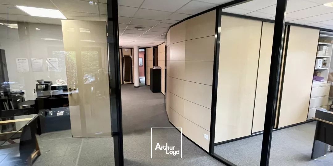 Entrepôt & Bureaux à Louer Wambrechies - Parkings