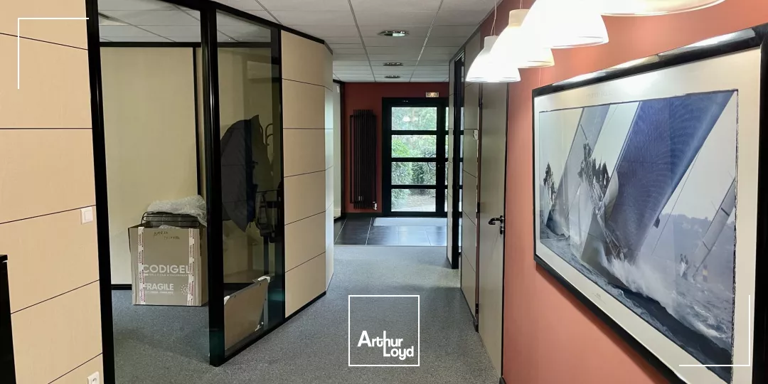 Entrepôt & Bureaux à Louer Wambrechies - Parkings