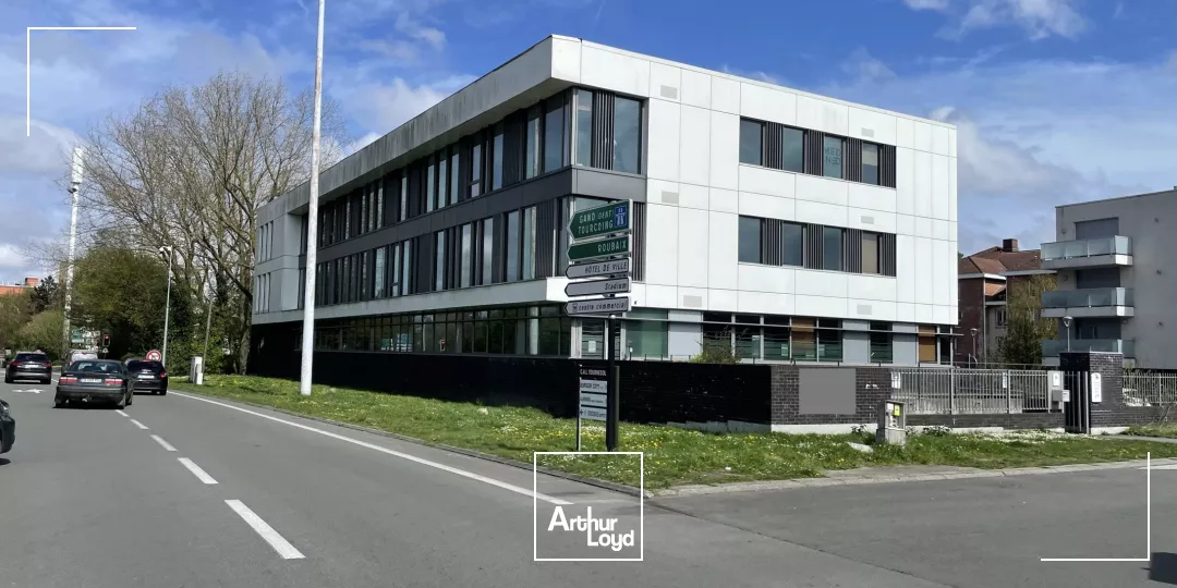 Bureaux lumineux et câblés à louer - Quartier dynamique avec accès métro, rooftop et services partagés