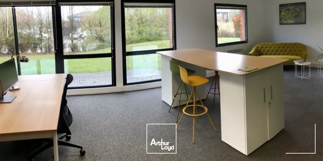 Bureaux à louer - Wambrechies - Rocade Nord-Ouest - Situé dans un environnement verdoyant et agréable, nous vous proposons à la location une belle surface de bureaux avec de très bonn...