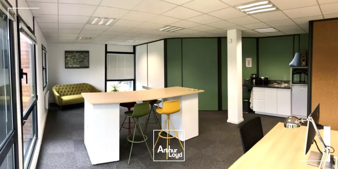 Bureaux à louer - Wambrechies - Rocade Nord-Ouest - Situé dans un environnement verdoyant et agréable, nous vous proposons à la location une belle surface de bureaux avec de très bonn...