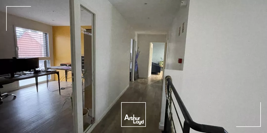 IMMEUBLE DE BUREAUX AVEC STOCKAGE A LOUER 