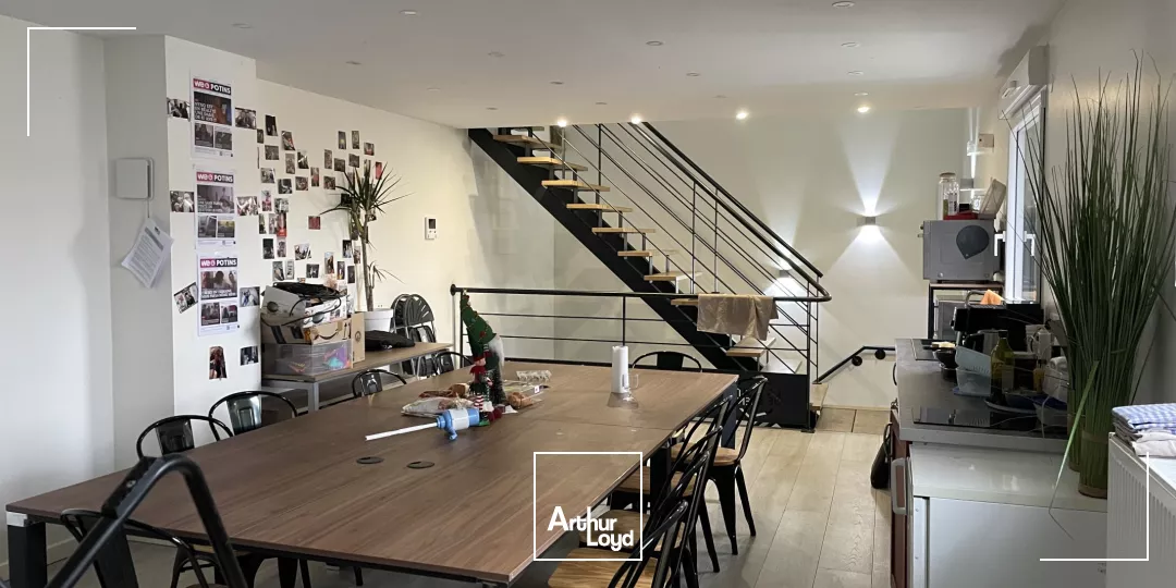 IMMEUBLE DE BUREAUX AVEC STOCKAGE A LOUER 