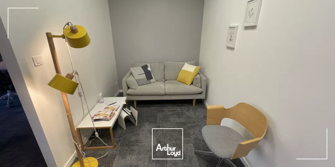 Bureaux rénovés de 200 m² à louer ou à vendre - Hyper centre de Lille, avec parkings privés