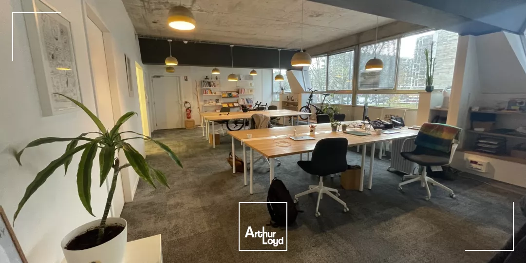 Bureaux rénovés de 200 m² à louer ou à vendre - Hyper centre de Lille, avec parkings privés