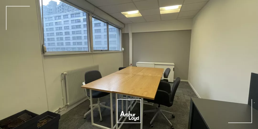 Bureaux rénovés de 200 m² à louer ou à vendre - Hyper centre de Lille, avec parkings privés