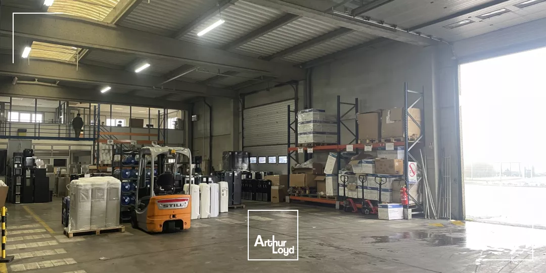 ENTREPOT INDEPENDANT AVEC STOCKAGE EXTERIEUR A LIBERCOURT 