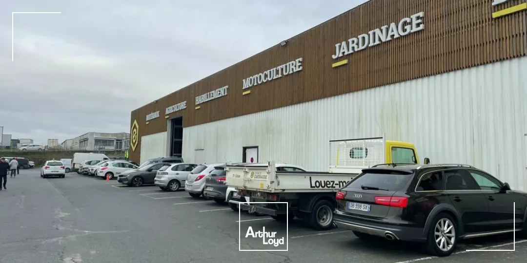 MURS A VENDRE NIORT ECHIRE 79 AVEC TRES BELLE VISIBILITE FACILE D'ACCES 