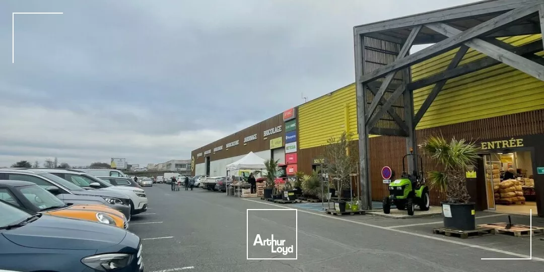 MURS A VENDRE NIORT ECHIRE 79 AVEC TRES BELLE VISIBILITE FACILE D'ACCES 