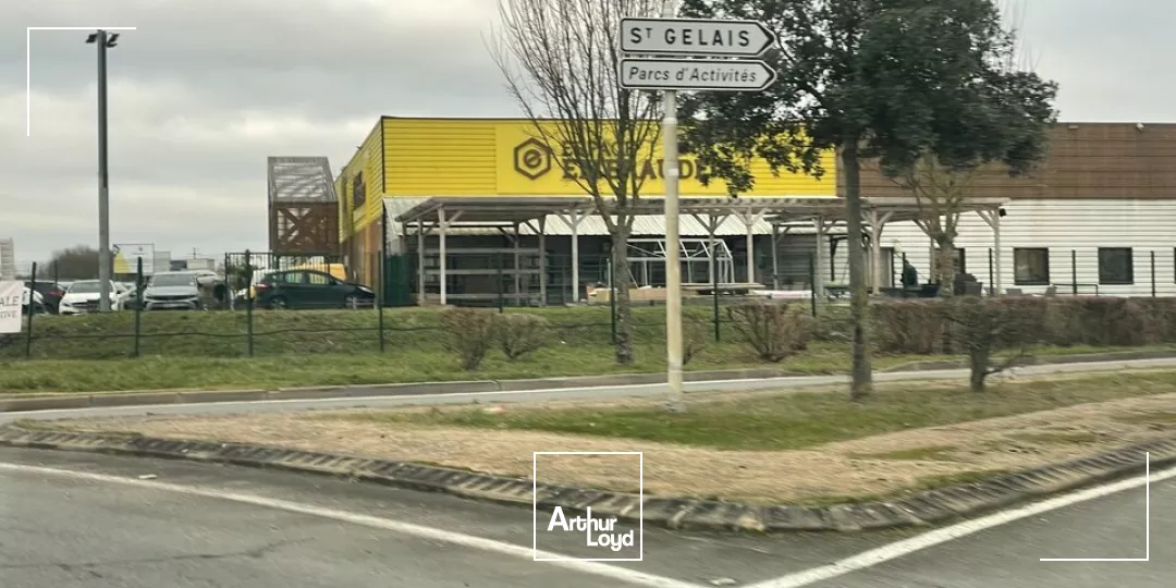 MURS A VENDRE NIORT ECHIRE 79 AVEC TRES BELLE VISIBILITE FACILE D'ACCES 