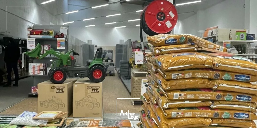 MURS A VENDRE NIORT ECHIRE 79 AVEC TRES BELLE VISIBILITE FACILE D'ACCES 