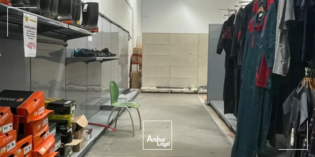 MURS A VENDRE NIORT ECHIRE 79 AVEC TRES BELLE VISIBILITE FACILE D'ACCES 