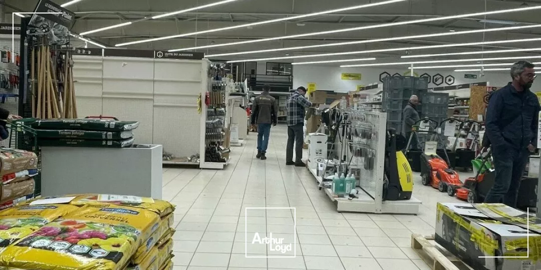 MURS A VENDRE NIORT ECHIRE 79 AVEC TRES BELLE VISIBILITE FACILE D'ACCES 