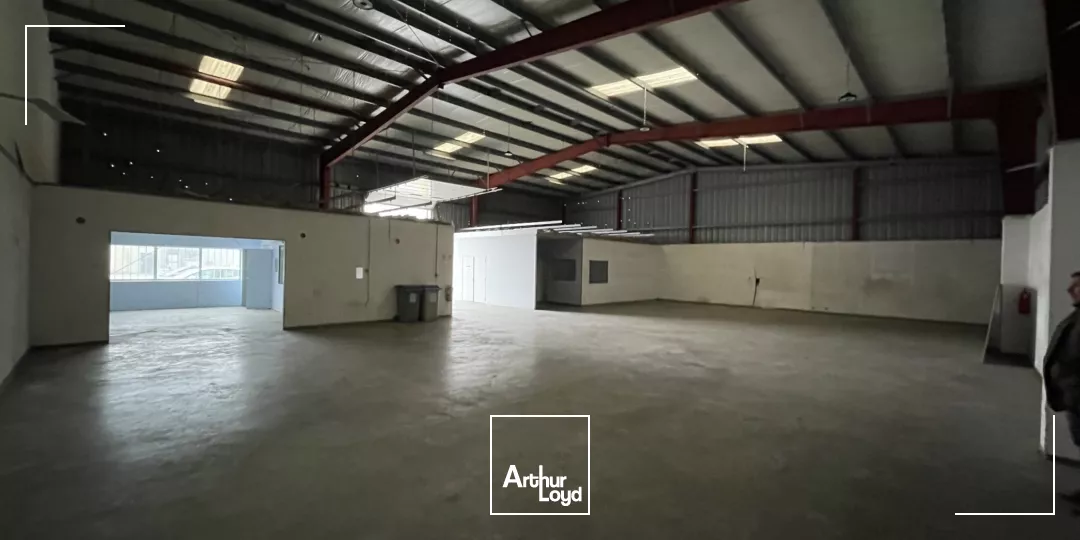 A LOUER - LOCAL D'ACTIVITE d'env. 450 m2